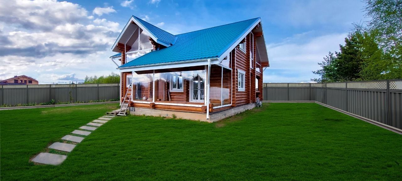 Мягкие окна на веранде загородного дома в посёлке Старожилово